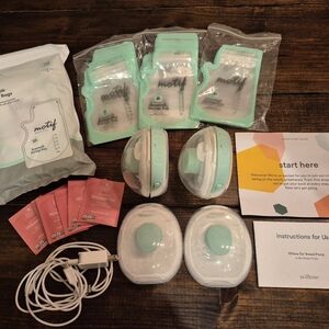 Willow Wearable Breast Pump Set - Mint and White